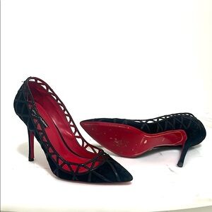 Red soles pumps